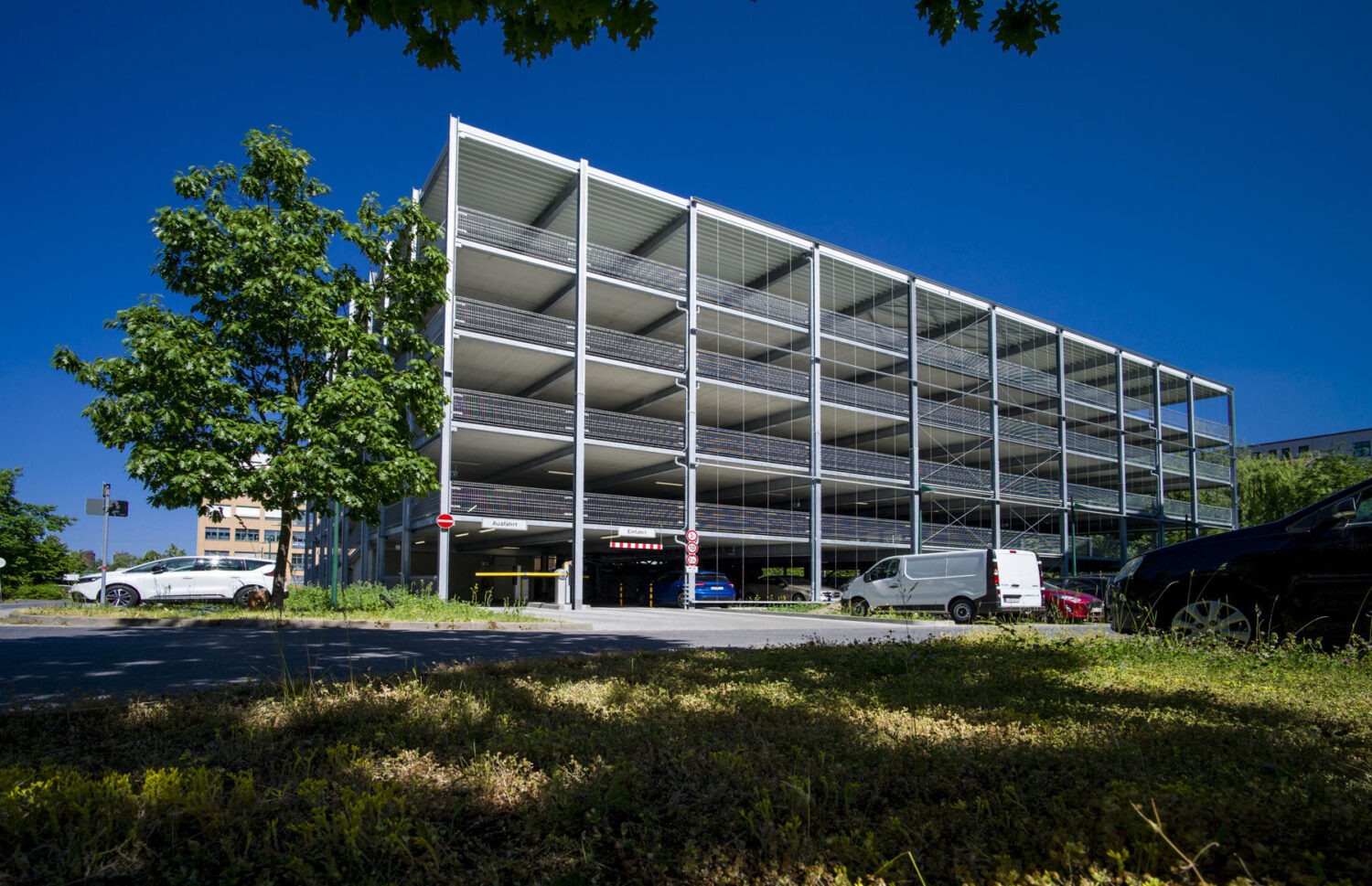 ooI-6530-239911-Parkhaus—gebhrenpflichtig