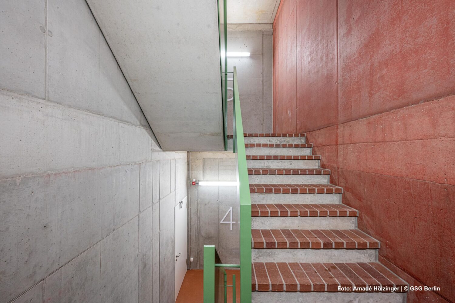 ooI-91669-240941-Treppenhaus-